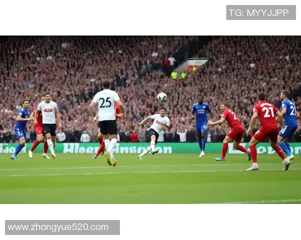 足球明星携手奢侈品牌打造震撼广告视频展现激情与风格的完美结合